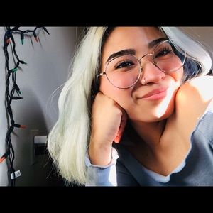 Meet your Posher, Desiree